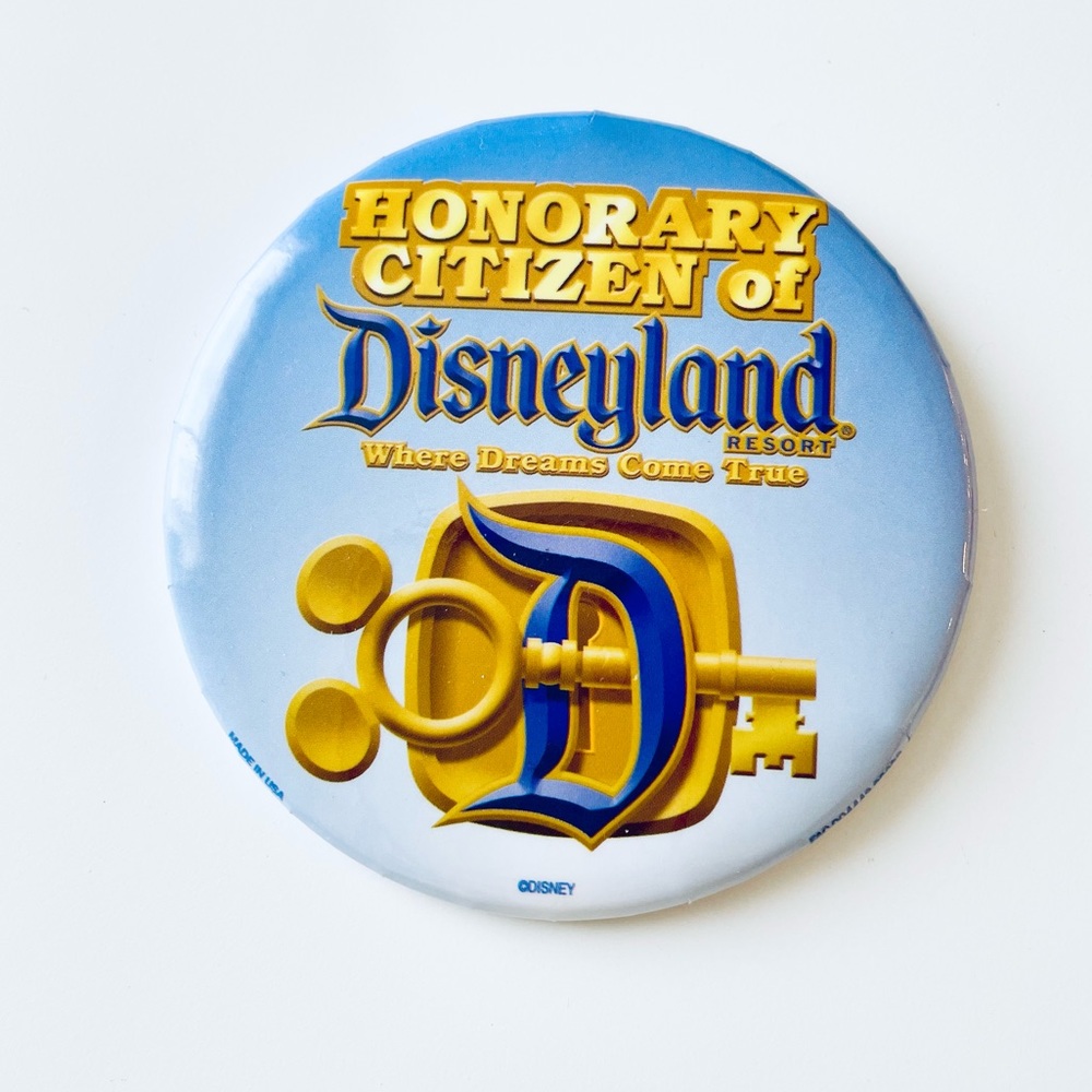 📍 5/$20 Disneyland "Honorary Citizen of Disneyland” Pin Button